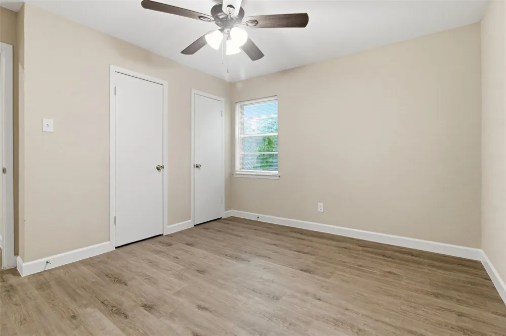 2703 Oak Cliff Lane Arlington, TX 76012