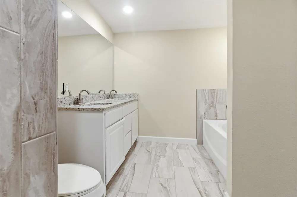 2703 Oak Cliff Lane Arlington, TX 76012