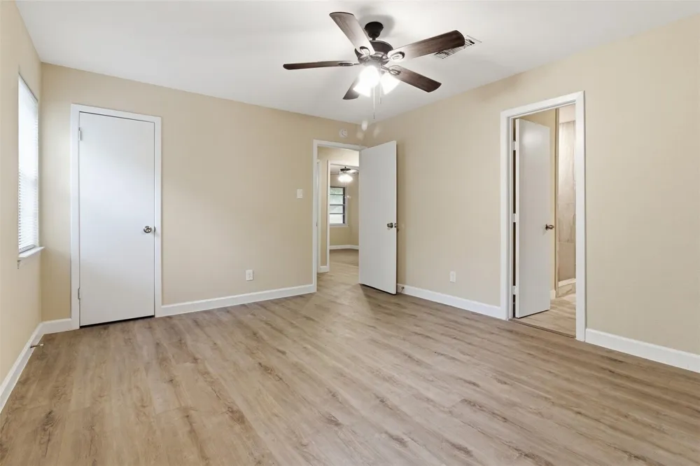 2703 Oak Cliff Lane Arlington, TX 76012