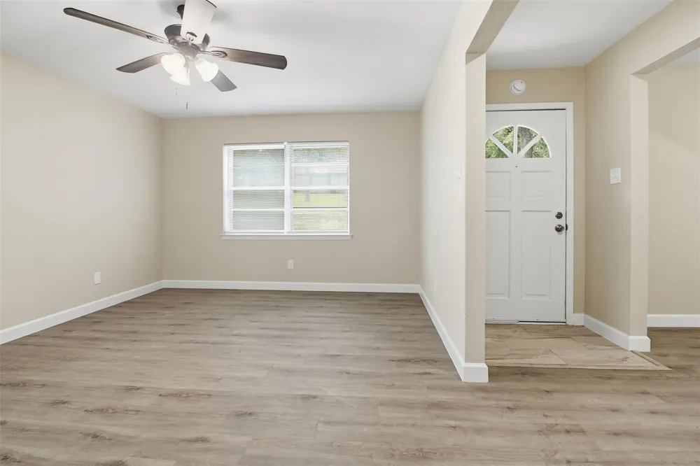 2703 Oak Cliff Lane Arlington, TX 76012