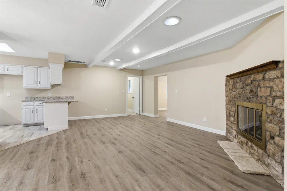 2703 Oak Cliff Lane Arlington, TX 76012