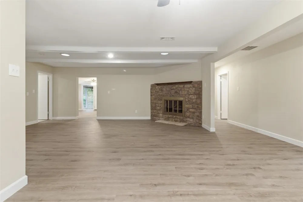 2703 Oak Cliff Lane Arlington, TX 76012
