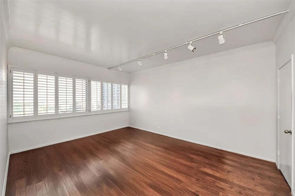 5000 Montrose Boulevard #14H Houston, TX 77006