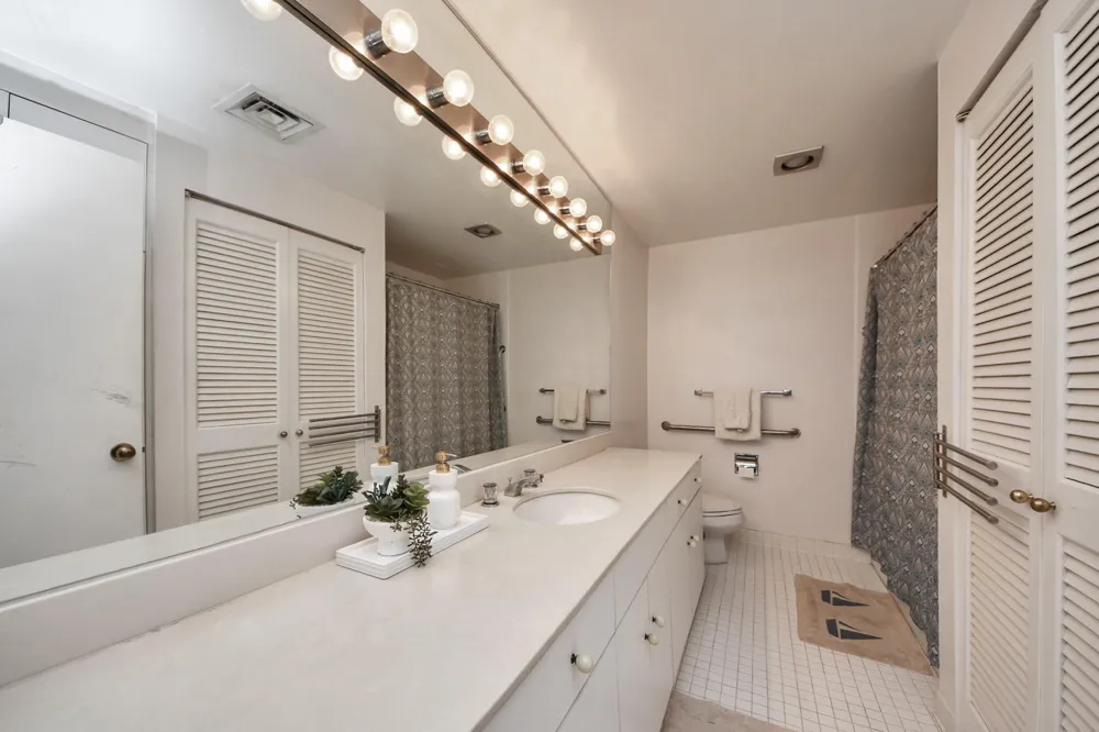 5000 Montrose Boulevard #14H Houston, TX 77006