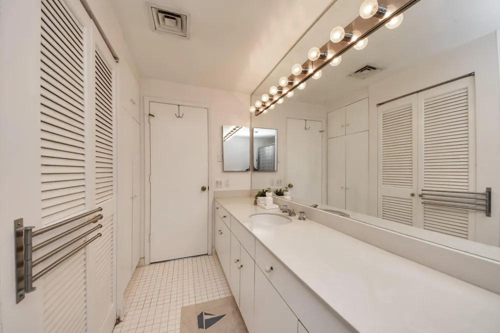 5000 Montrose Boulevard #14H Houston, TX 77006