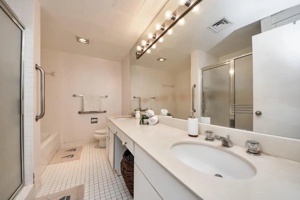 5000 Montrose Boulevard #14H Houston, TX 77006