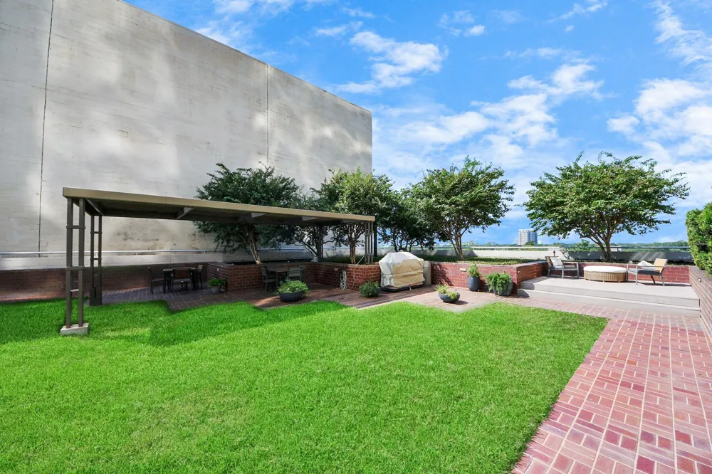 5000 Montrose Boulevard #14H Houston, TX 77006