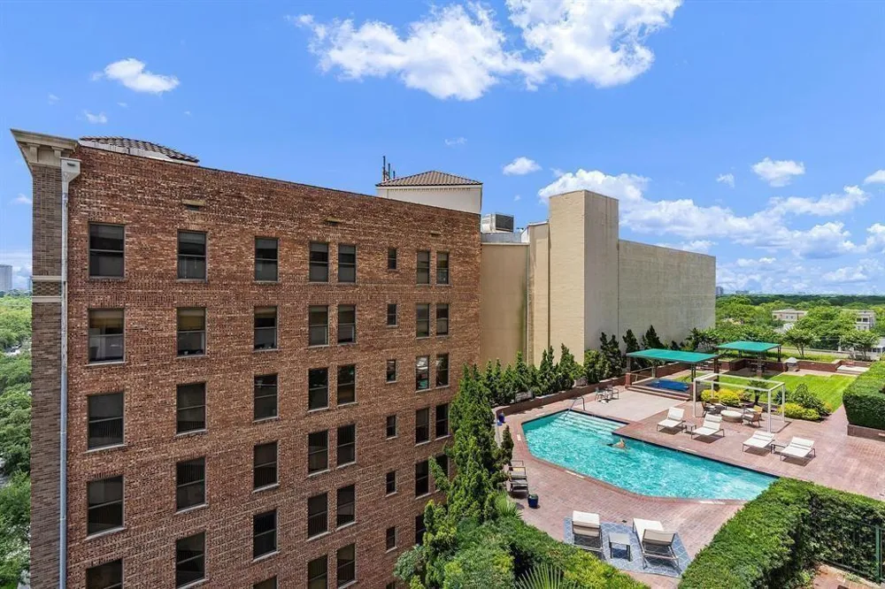 5000 Montrose Boulevard #14H Houston, TX 77006