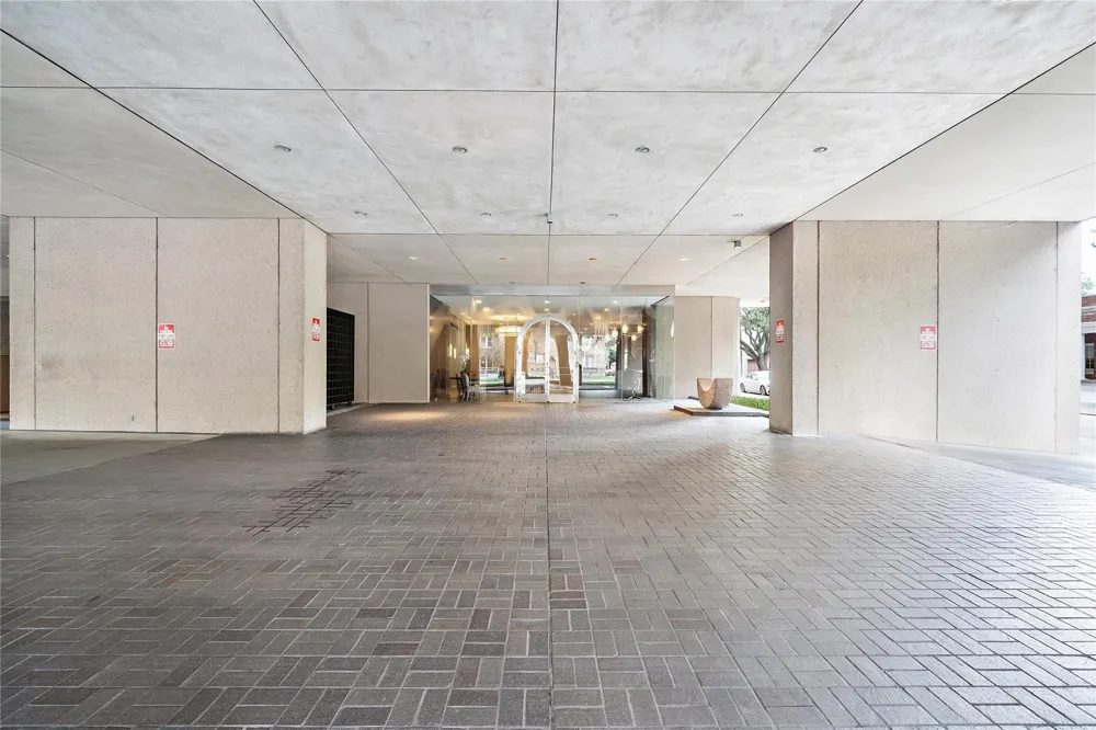 5000 Montrose Boulevard #14H Houston, TX 77006