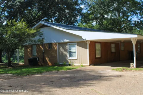 1034 Oak Tree Lane