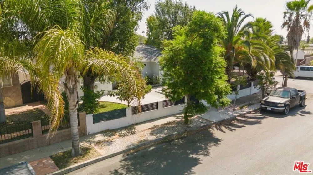 9620 Woodale Avenue Arleta, CA 91331