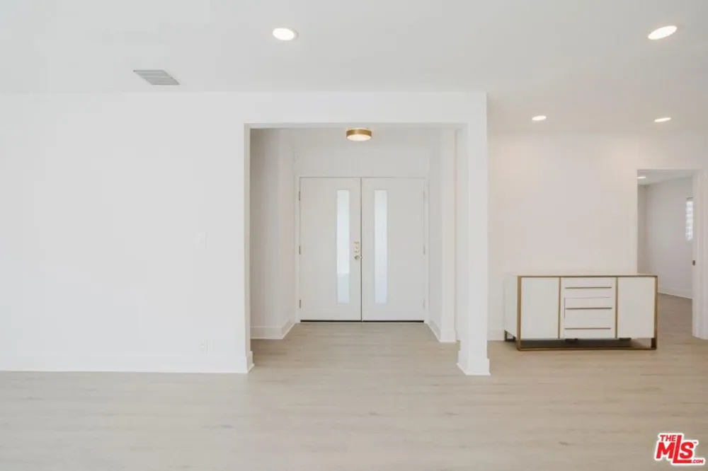 9620 Woodale Avenue Arleta, CA 91331
