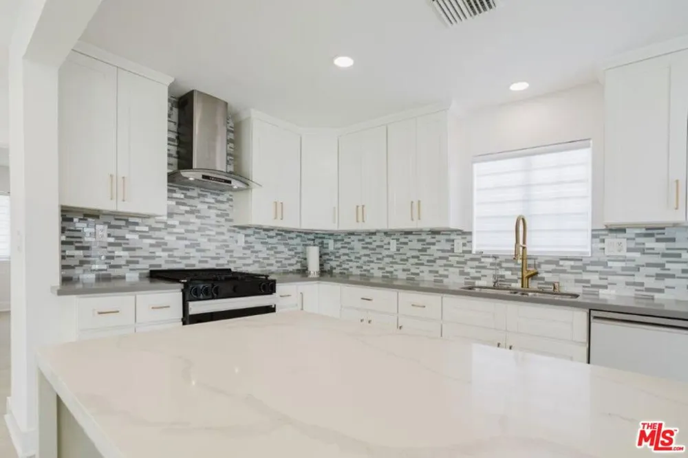 9620 Woodale Avenue Arleta, CA 91331