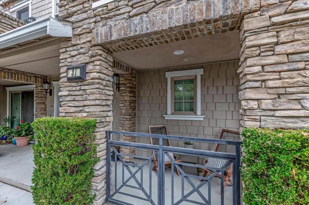 31 Artisan Way Menlo Park, CA 94025