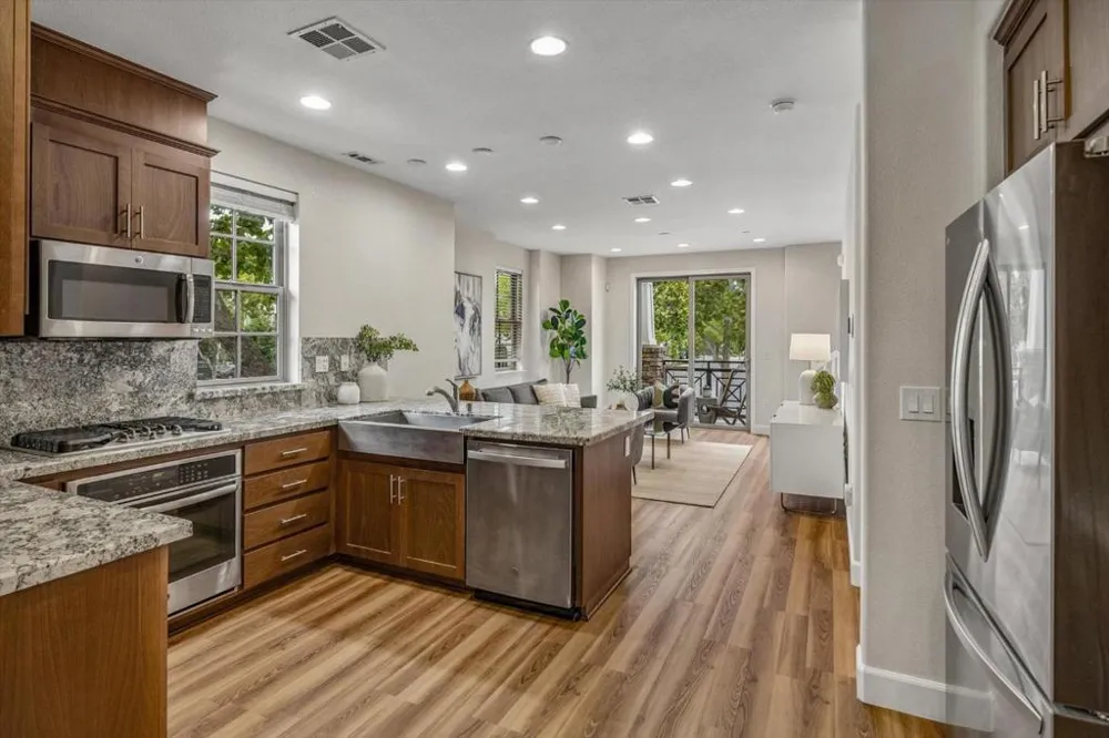 31 Artisan Way Menlo Park, CA 94025