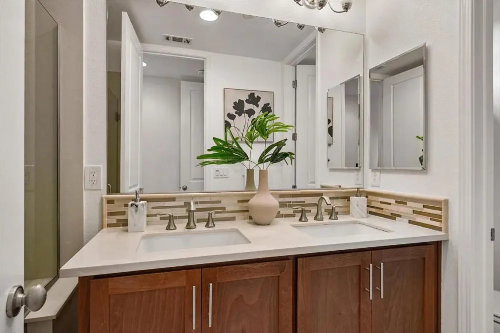 31 Artisan Way Menlo Park, CA 94025
