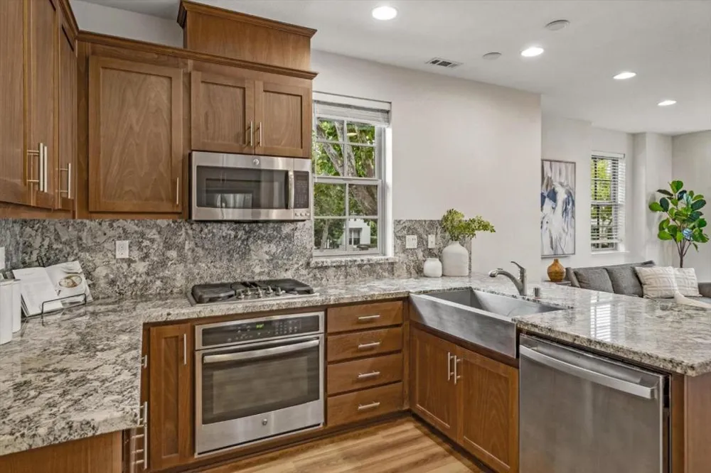 31 Artisan Way Menlo Park, CA 94025