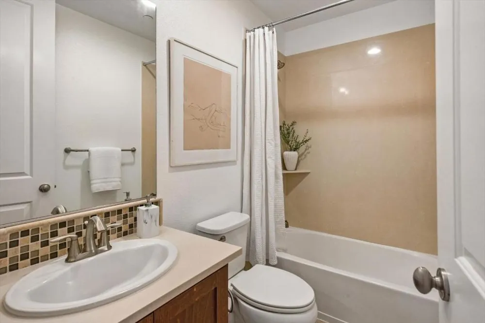 31 Artisan Way Menlo Park, CA 94025