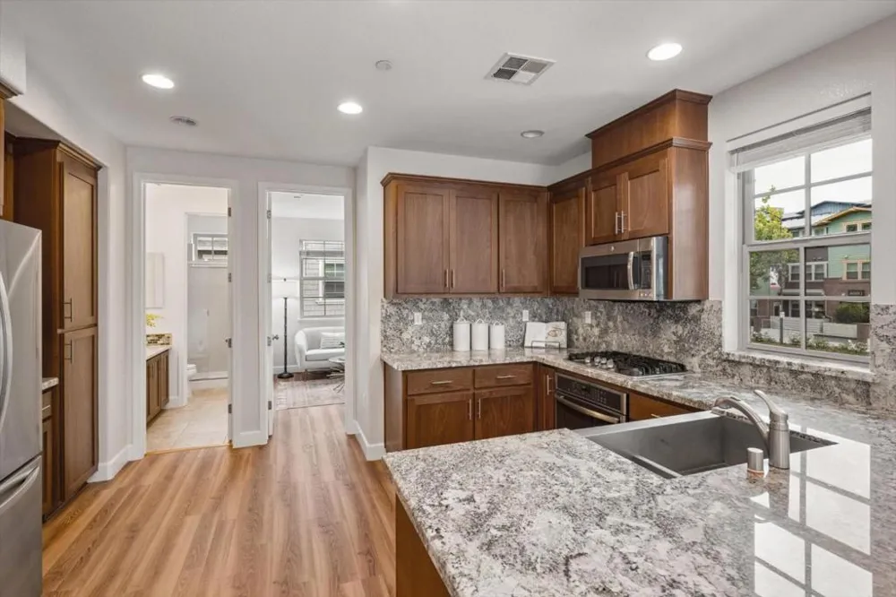 31 Artisan Way Menlo Park, CA 94025