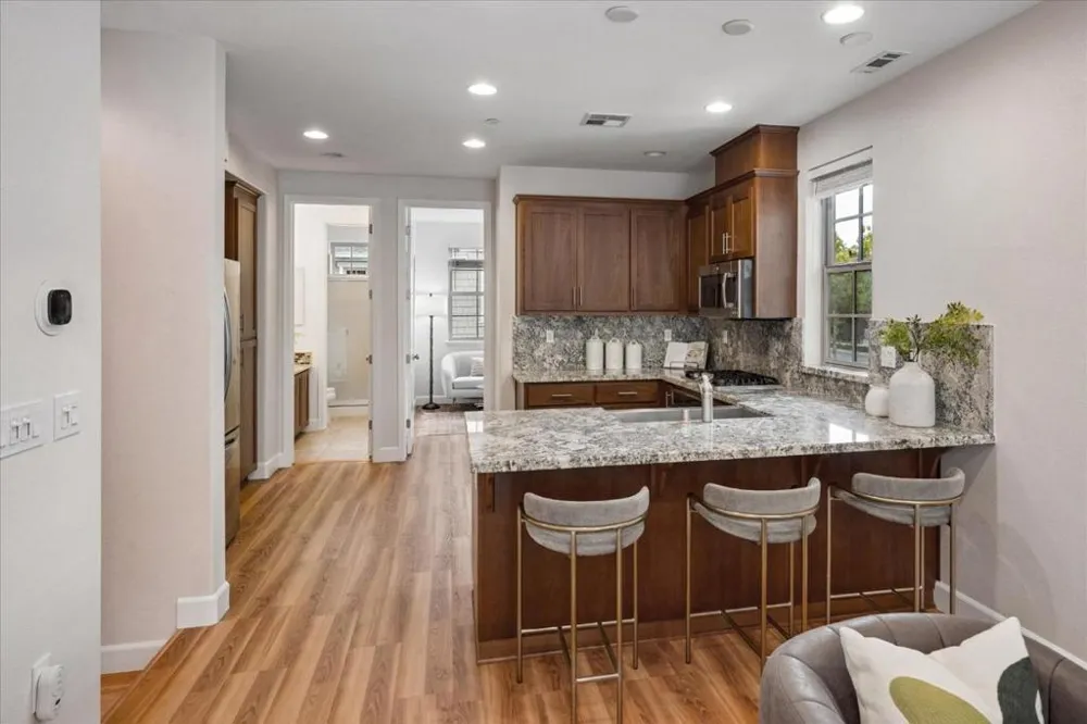 31 Artisan Way Menlo Park, CA 94025