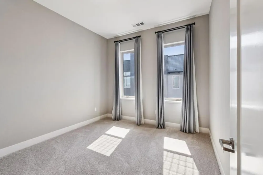 708 Thayer Lane #404 Foster City, CA 94404