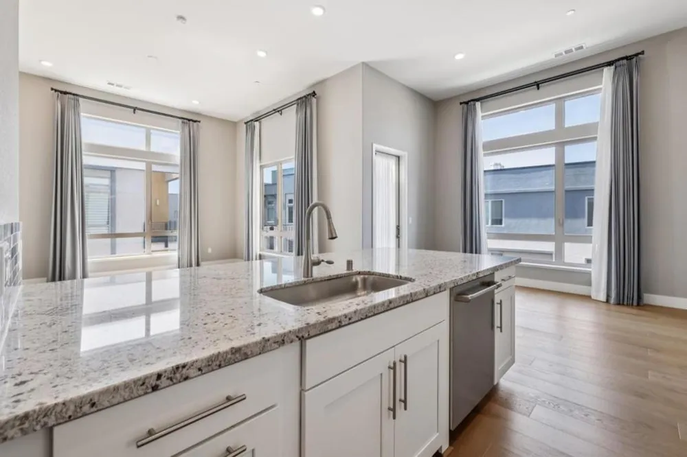 708 Thayer Lane #404 Foster City, CA 94404