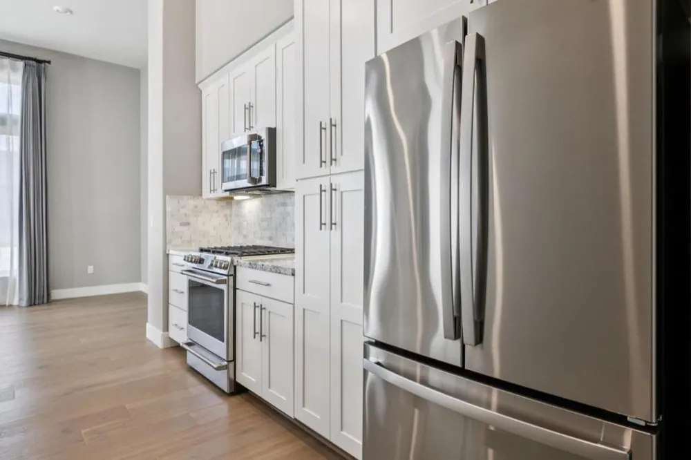 708 Thayer Lane #404 Foster City, CA 94404