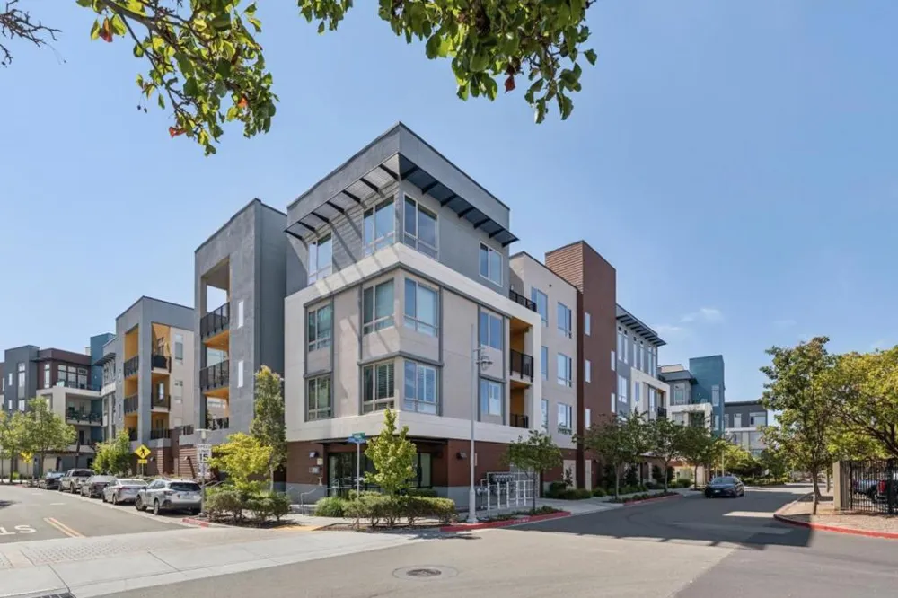 708 Thayer Lane #404 Foster City, CA 94404