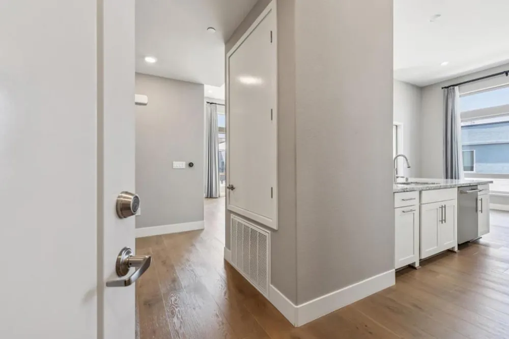 708 Thayer Lane #404 Foster City, CA 94404