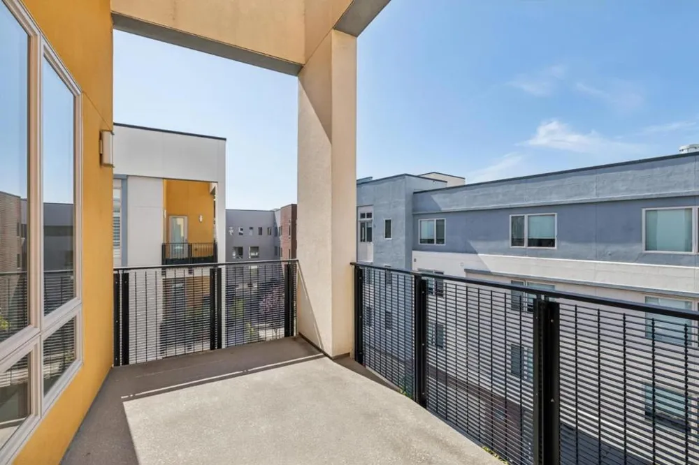 708 Thayer Lane #404 Foster City, CA 94404