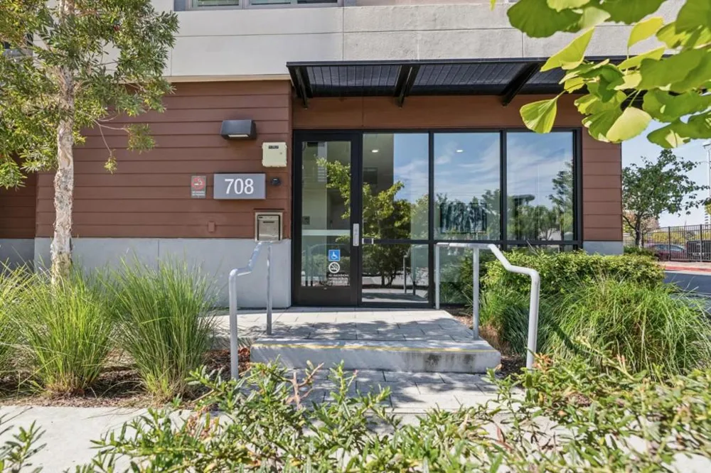 708 Thayer Lane #404 Foster City, CA 94404
