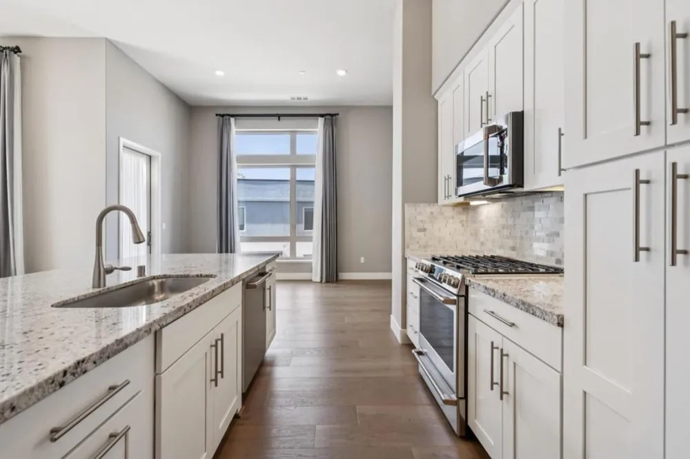 708 Thayer Lane #404 Foster City, CA 94404