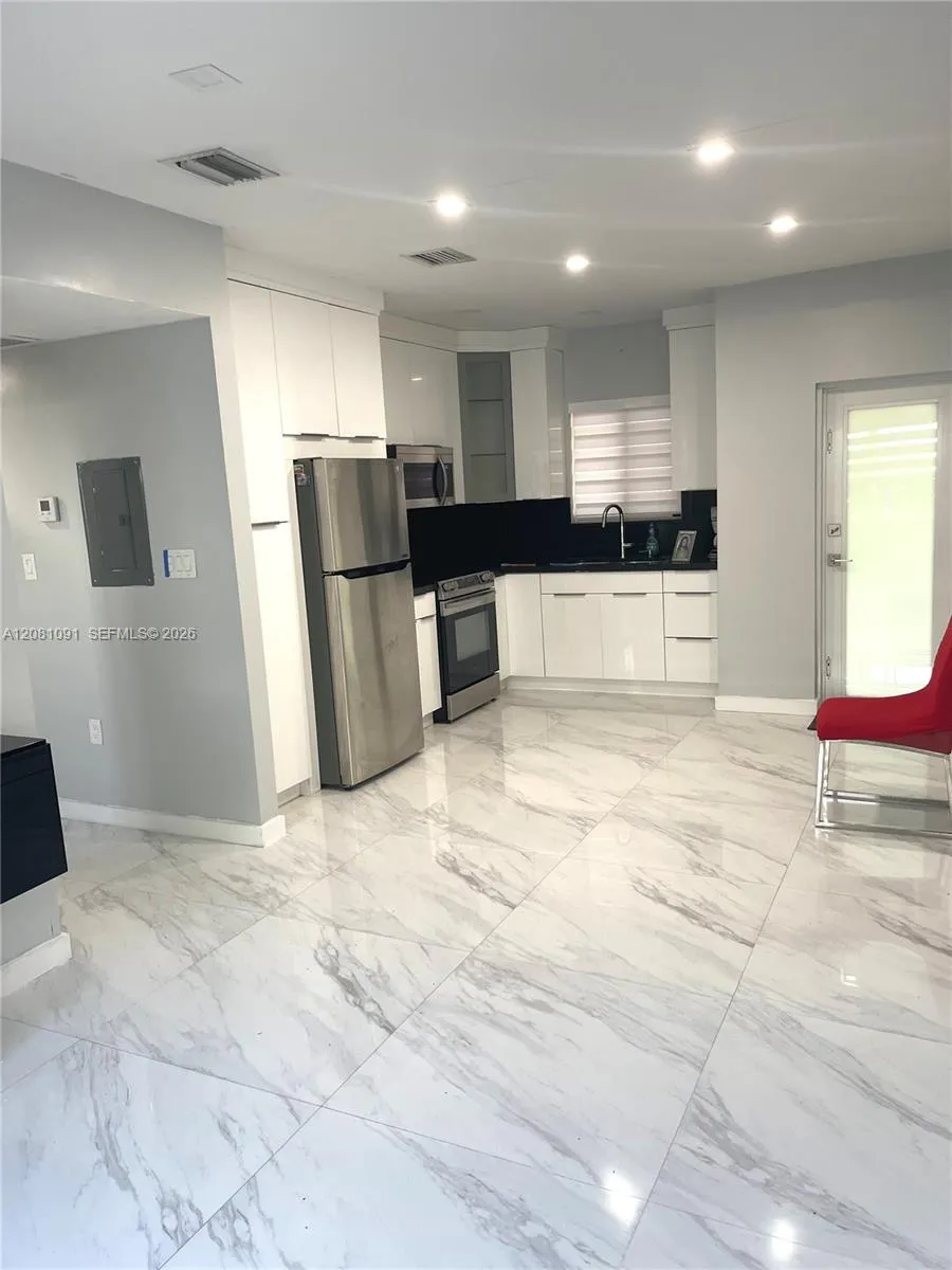 3057 SW 14th St Miami, FL 33145