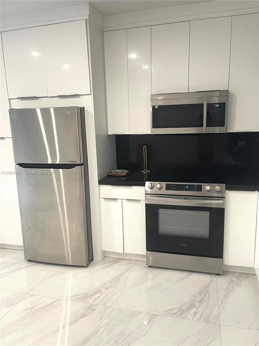 3057 SW 14th St Miami, FL 33145