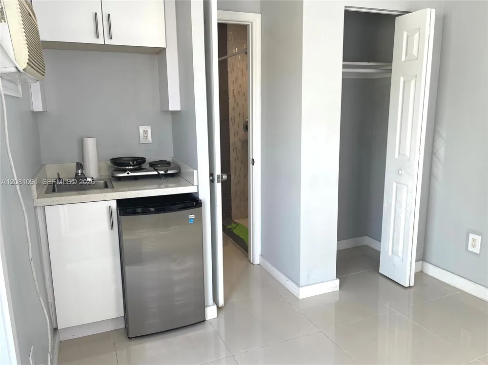 3057 SW 14th St Miami, FL 33145