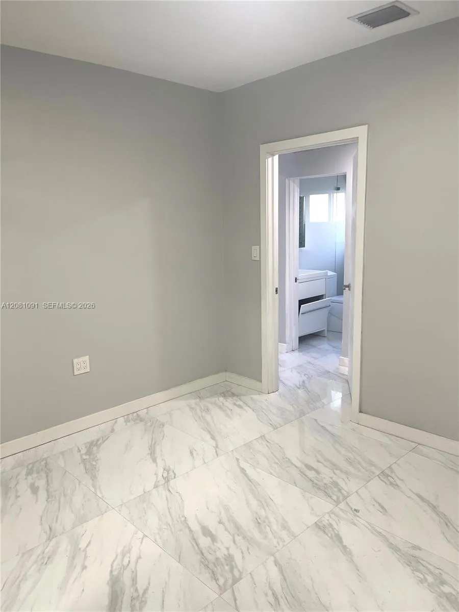 3057 SW 14th St Miami, FL 33145