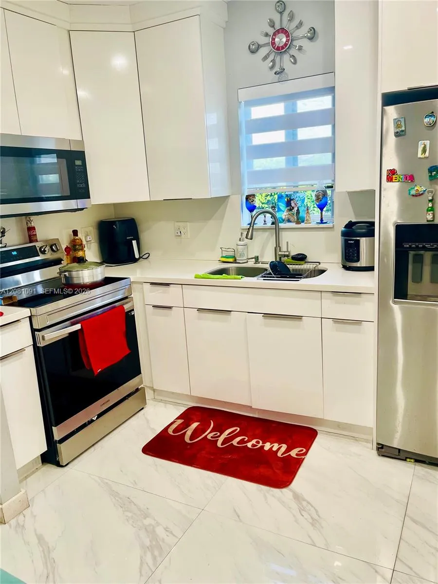3057 SW 14th St Miami, FL 33145