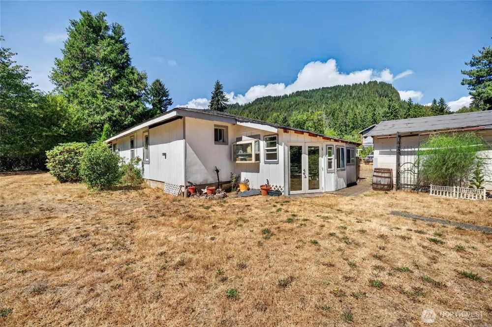 160 Gharet Road Randle, WA 98377