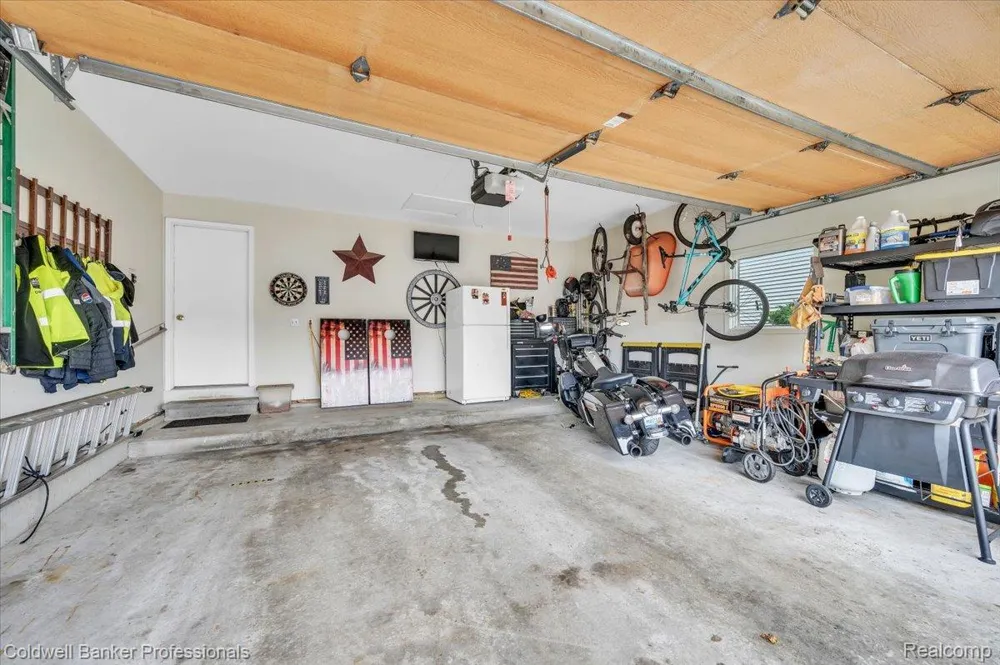 646 Rolling Hills Lane Lapeer City, MI 48446