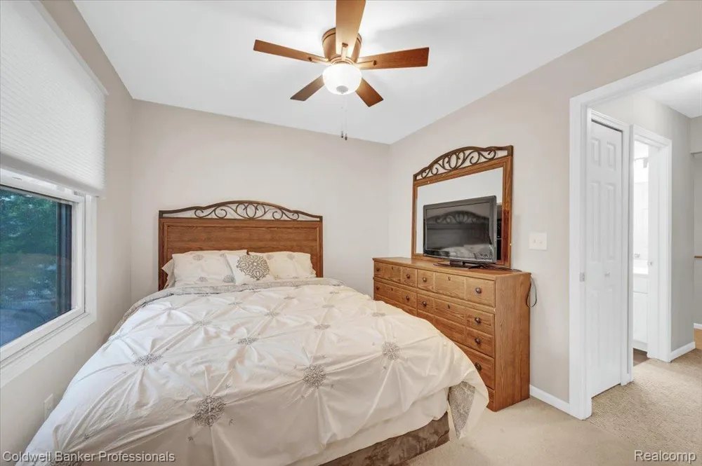 646 Rolling Hills Lane Lapeer City, MI 48446