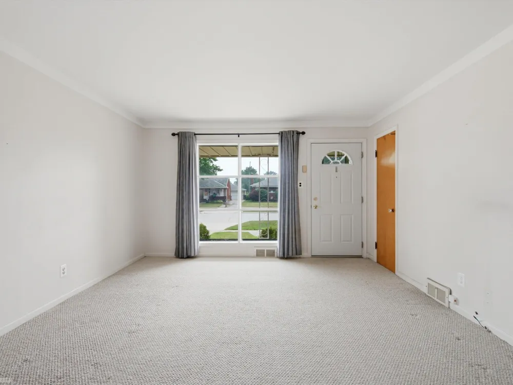 28611 Groveland Street Roseville City, MI 48066