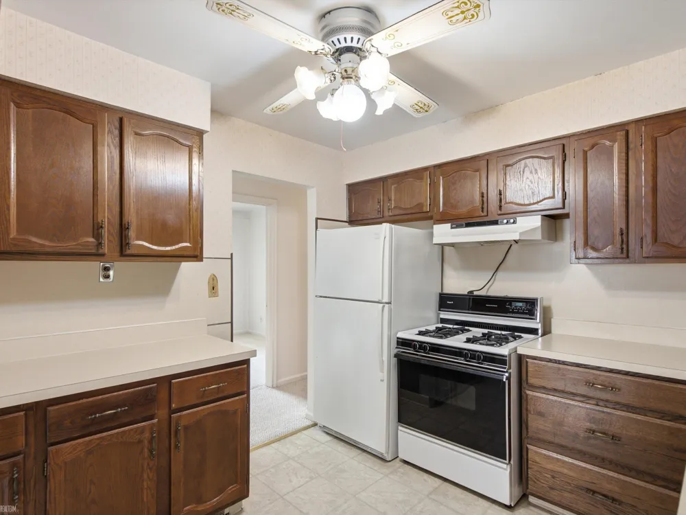28611 Groveland Street Roseville City, MI 48066