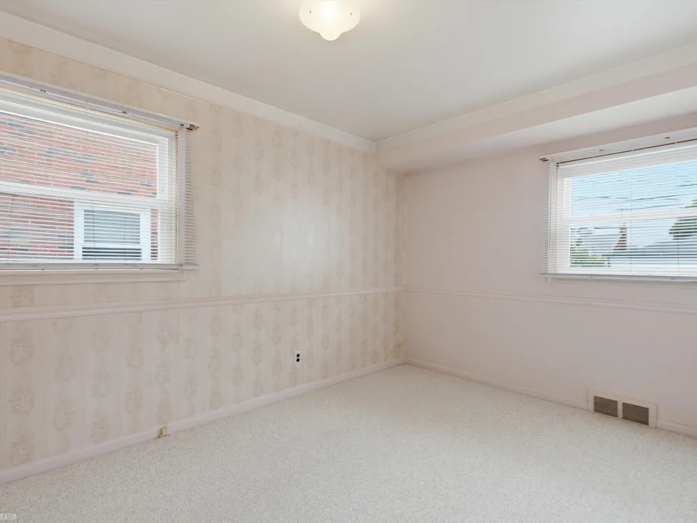 28611 Groveland Street Roseville City, MI 48066
