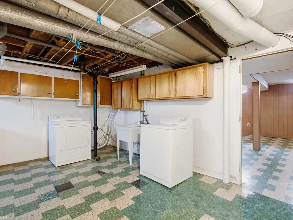 28611 Groveland Street Roseville City, MI 48066