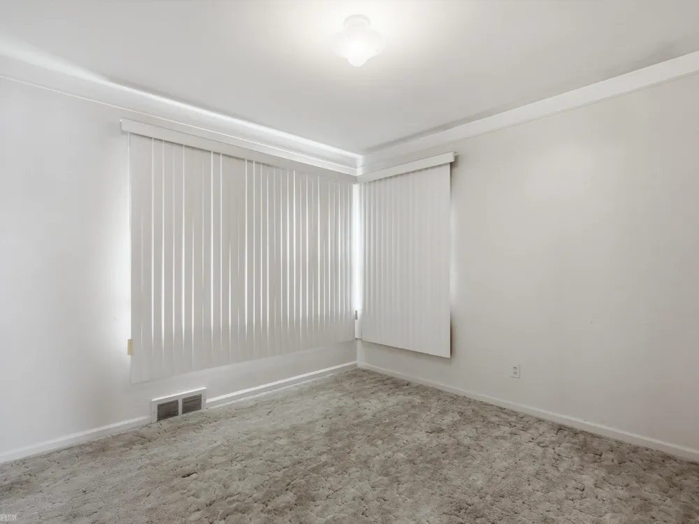 28611 Groveland Street Roseville City, MI 48066