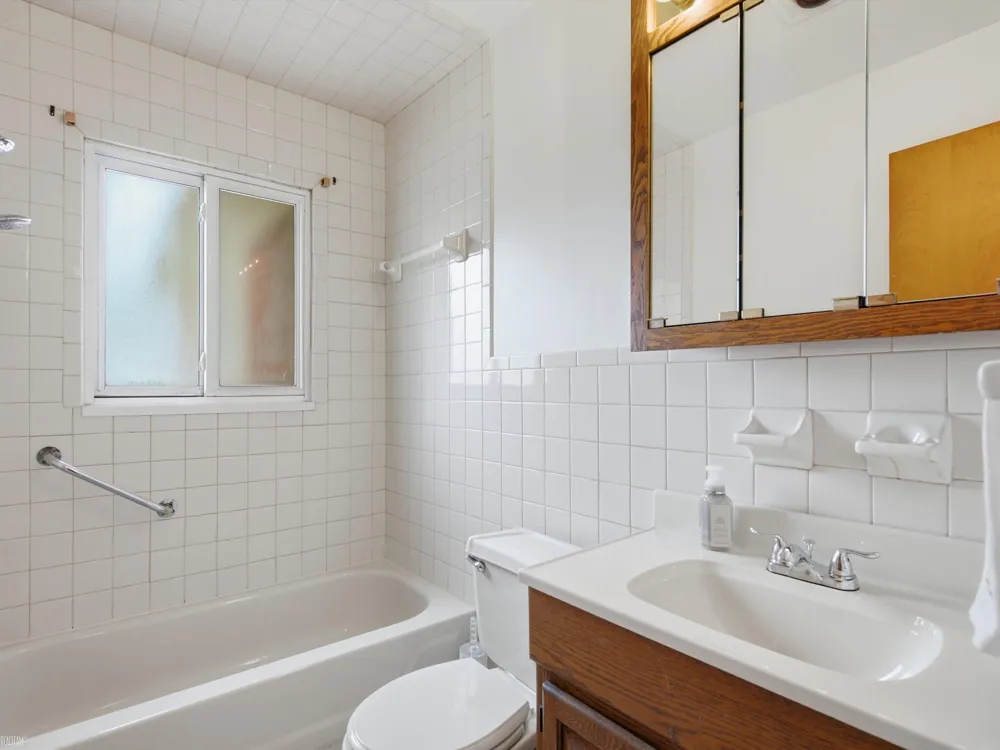 28611 Groveland Street Roseville City, MI 48066