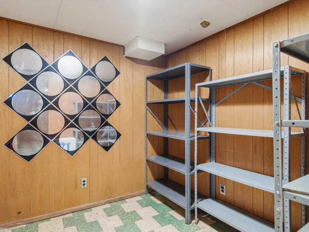 28611 Groveland Street Roseville City, MI 48066