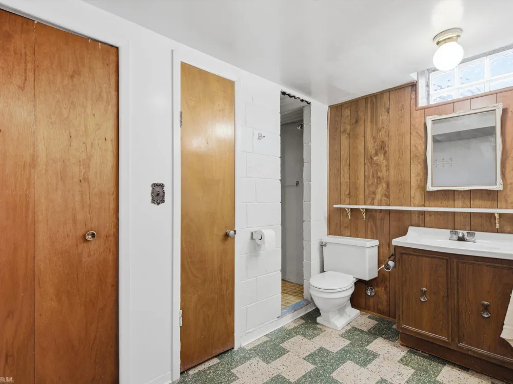28611 Groveland Street Roseville City, MI 48066