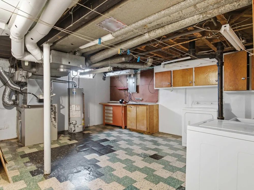 28611 Groveland Street Roseville City, MI 48066