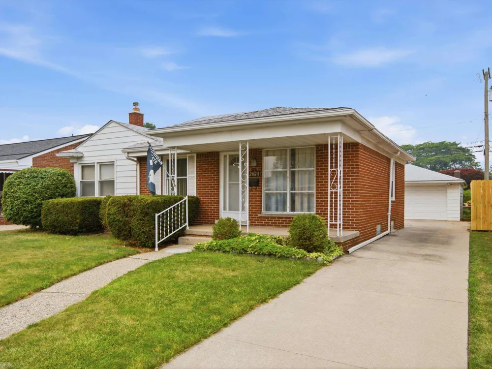 28611 Groveland Street Roseville City, MI 48066